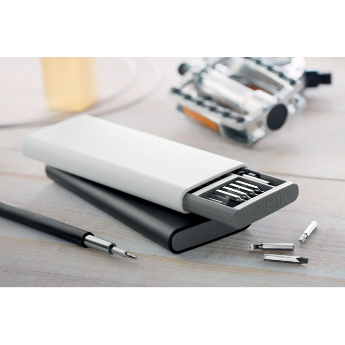 IT3011-05 HIGHCUT  Retractable knife